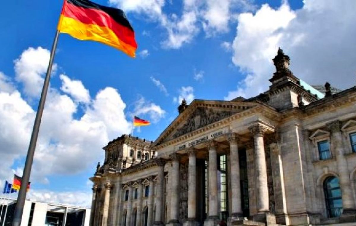 Alemania llama a extranjeros que quieran cubrir miles de puestos laborales