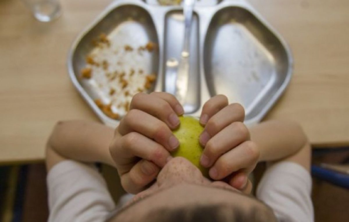 Docentes de Buenos Aires alertan que los alumnos comen sólo un turrón en toda la jornada escolar