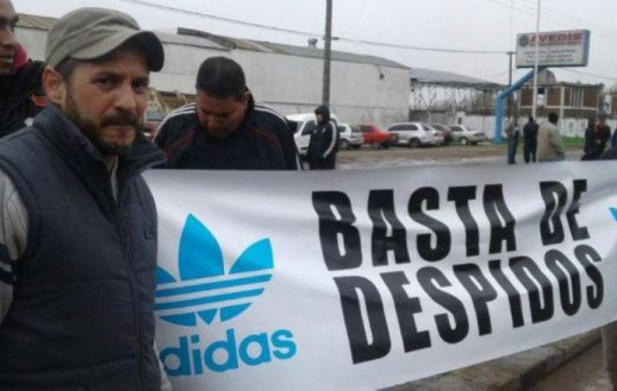 Cierra una planta de Adidas