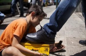 Casi 100 adolescentes y niños trabajan en la calle cordobesa
