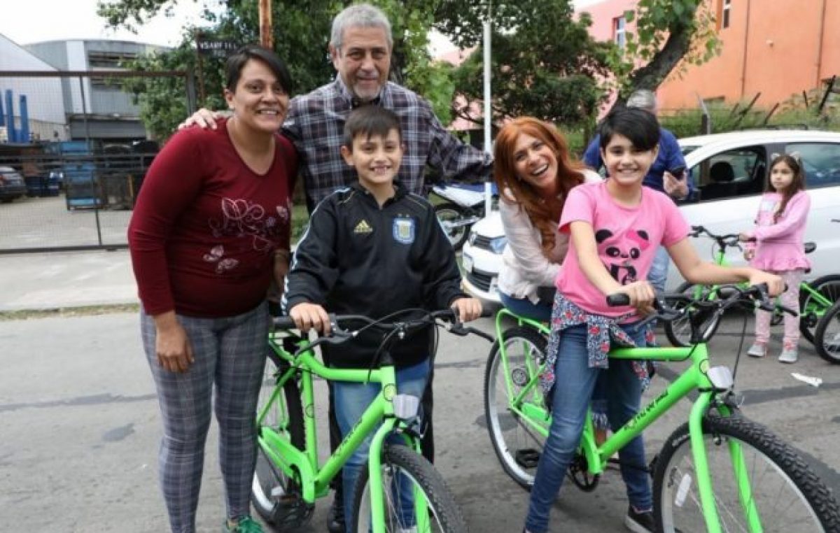 Otros 4800 niños de Avellaneda recibieron sus nuevas bicicletas