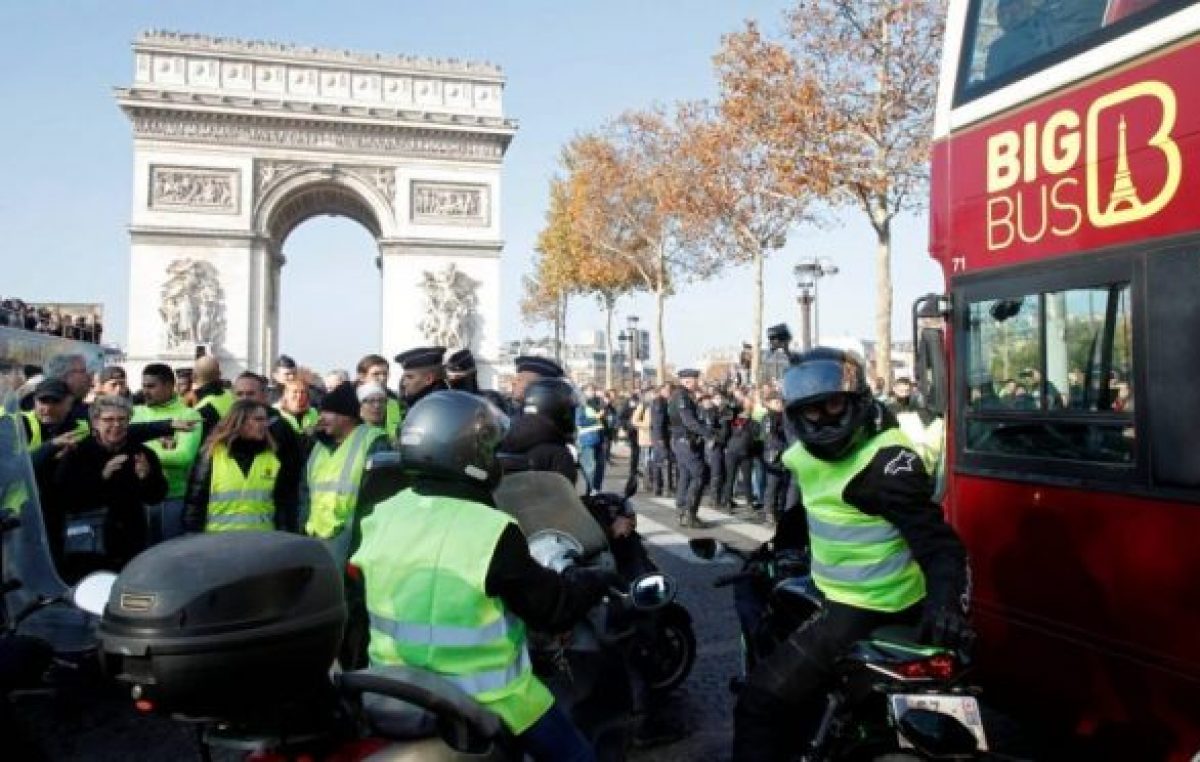 Francia: Segundo día de protestas contra Macron