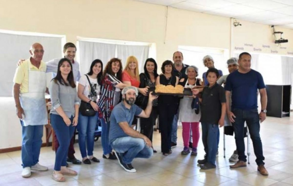 Panadería social en Chivilcoy: Emplea personal para elaborar pan casero y distribuir en barrios vulnerables