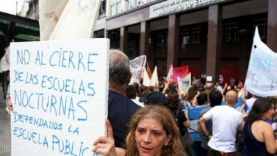 Denuncian que el cierre de escuelas nocturnas porteñas dejará a 10 mil alumnos fuera del sistema