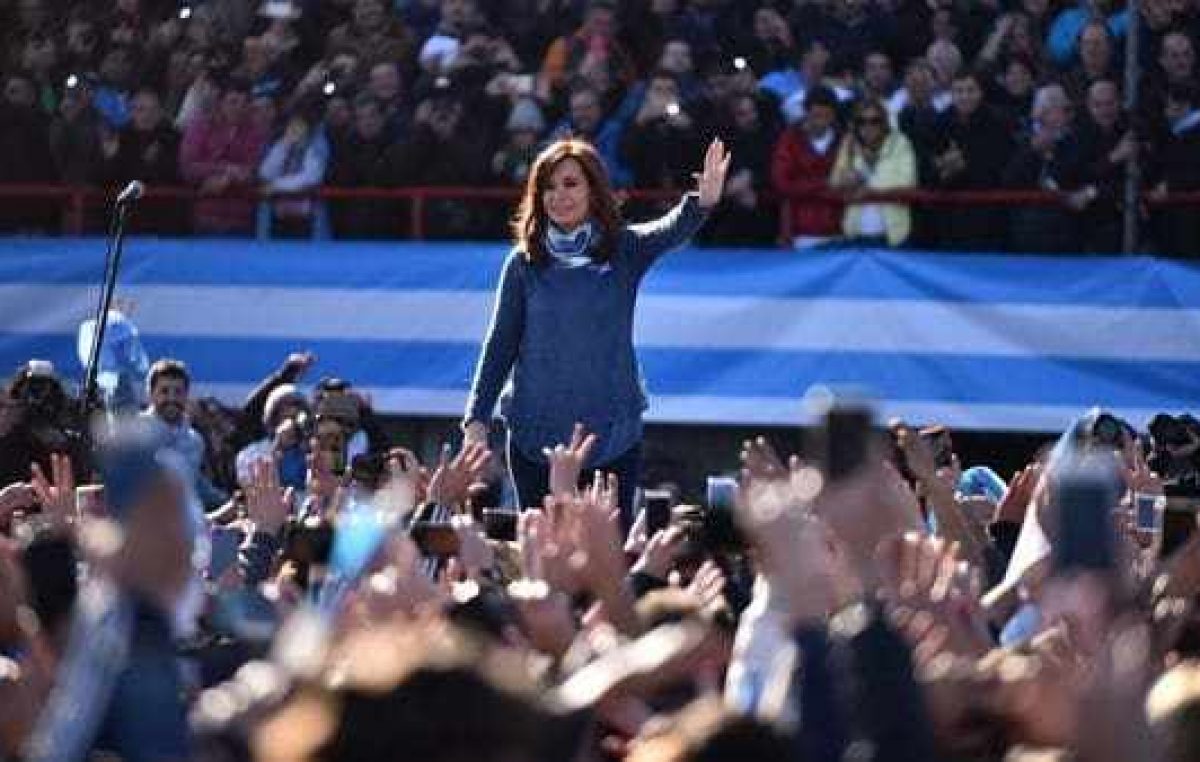 Alta desaprobación a Macri, favorece a CFK en un balotaje