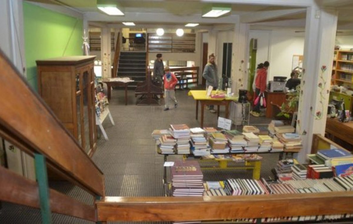 El tarifazo golpea a la biblioteca popular de Cipolletti
