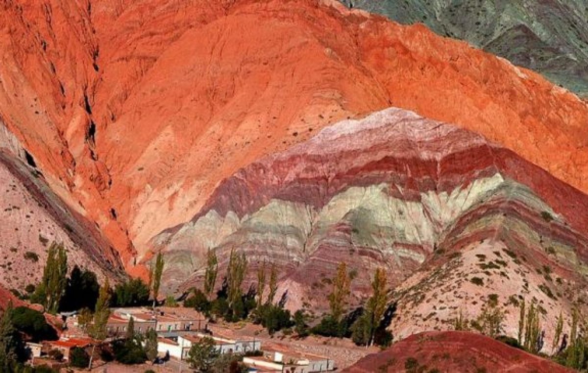 Purmamarca: Una medida cautelar prohibe obras en el cerro de 7 colores