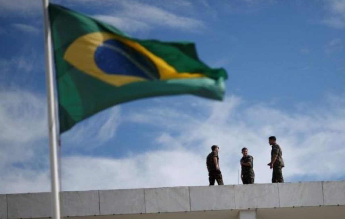 Brasil: De ofrenda, una base militar