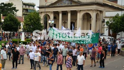 En Morón «no hay plata»: municipales y docentes exigen aumento salarial, paritarias y bono provincial