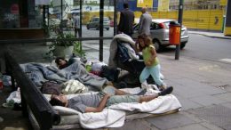 Las canastas vuelan y se las ve desde abajo