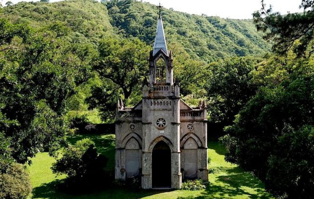 Bella y misteriosa, la capilla de Río Blanco abre las puertas de la precordillera