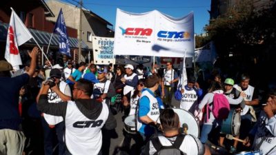 Multitudinaria marcha contra el tarifazo en Bariloche