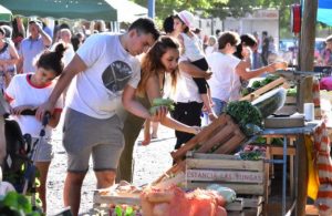 Crecen las ferias en Río Negro ante la caída del salario