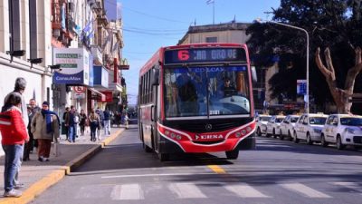 El intendente de Paraná aumentó el boleto de colectivos por decreto 