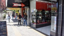 Los comerciantes neuquinos penan por la caída en las ventas