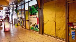 Subas del 78 por ciento interanual en el agua agudizan la crisis comercial rosarina