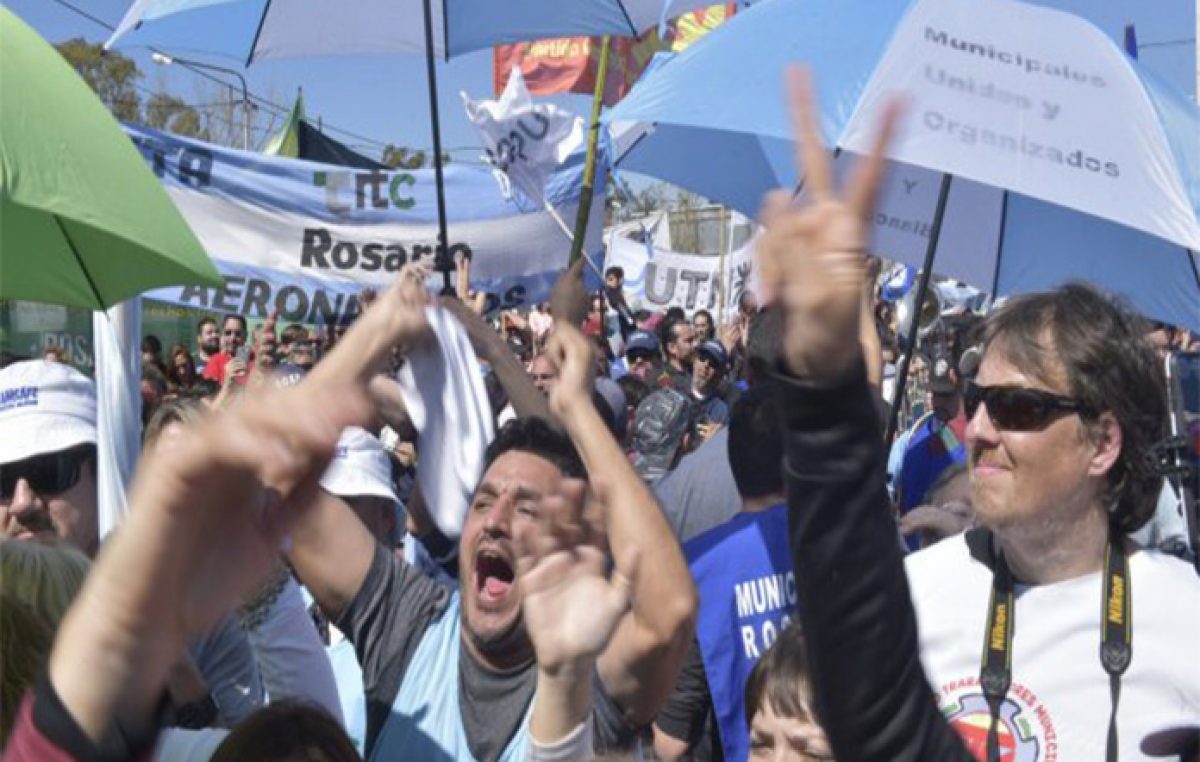 Rosario: Hay 15.700 puestos de trabajo en riesgo