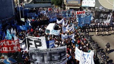 “No hay política social que alcance con este programa económico”