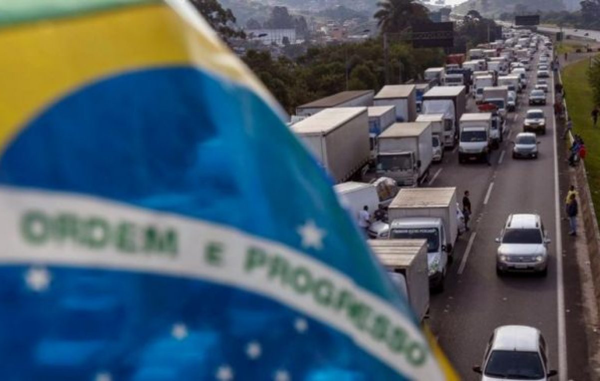 Brasil anuncia paquete para prevenir huelga de camioneros