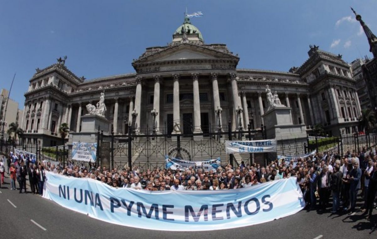 Advierten que cierran 40 pymes por día y apuntan contra Macri: “El pueblo hoy le da la espalda en las urnas”