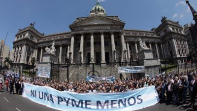 Advierten que cierran 40 pymes por día y apuntan contra Macri: “El pueblo hoy le da la espalda en las urnas”