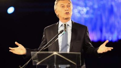 Inmune a los datos económicos, Macri reiteró que «estamos empezando a salir» de la crisis