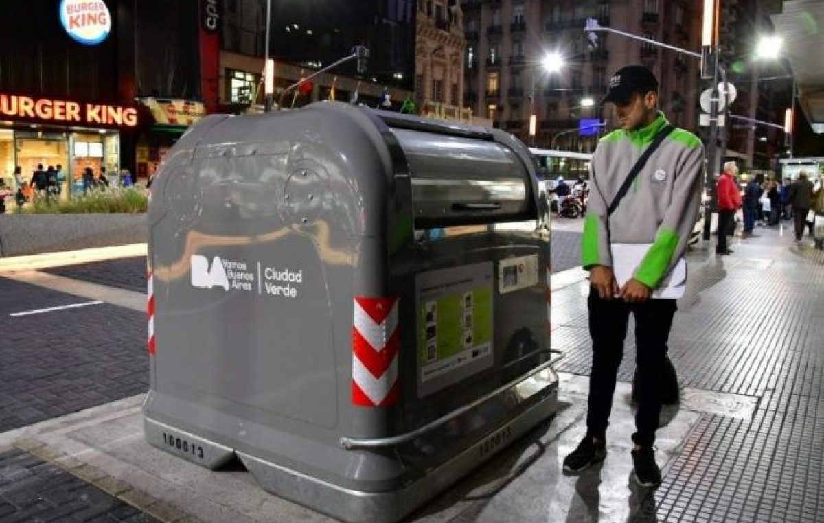 Buenos Aires: “Para evitar que la gente se meta y saque basura”