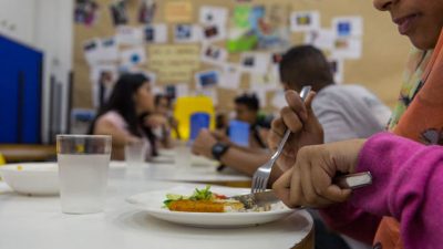 Cada vez más adultos comen en centros comunitarios de Río Cuarto