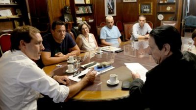 En La Plata los sueldos municipales son de indigencia, pero el intendente cobra $ 150 mil