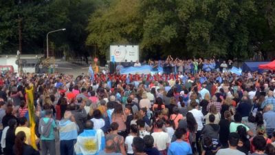 Un pueblo en vilo por la amenaza de Loma Negra