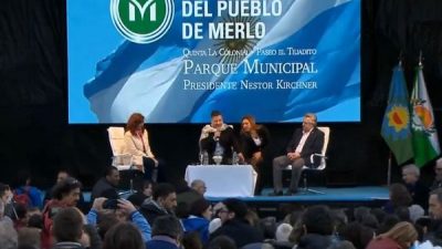 Alberto Fernández y Cristina Kirchner encabezaron el primer acto de campaña