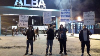 Trabajadores bloquean una fábrica de pintura en Escobar para rechazar despidos masivos