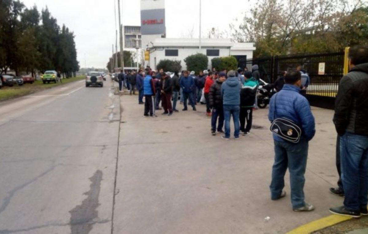 Garín: Casi 250 trabajadores despedidos toman la planta de la alimenticia Alijor
