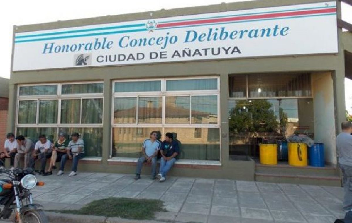 Empleados municipales intensifican reclamos en la ciudad de Añatuya