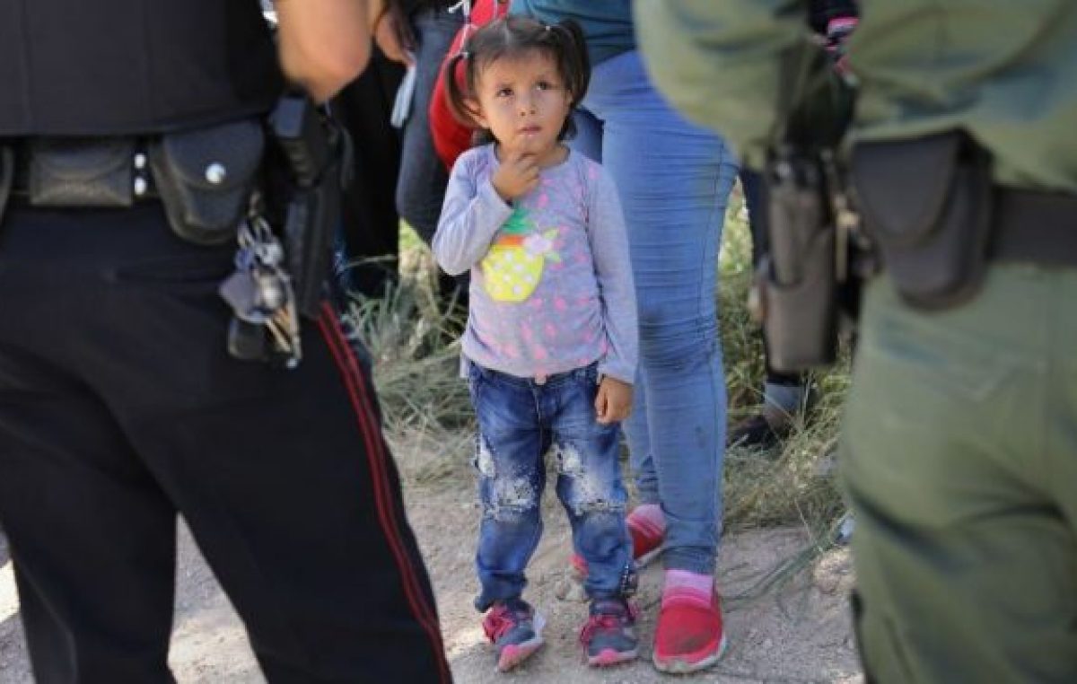 EE.UU. reconoce haber separado al menos a 1.700 niños de sus padres inmigrantes en la frontera con México