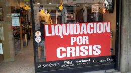 En Comodoro dan de baja al menos a dos comercios por día