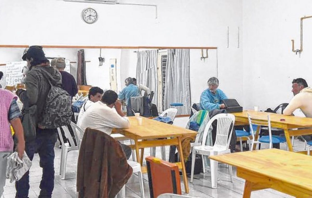 Rosario: Cerca de 50 personas por noche buscan refugio ante el intenso frío