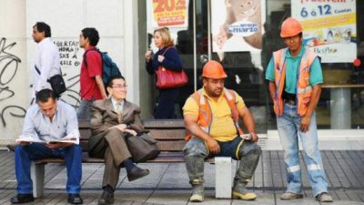 Casi 300 mil desocupados en el Gran Santiago de Chile