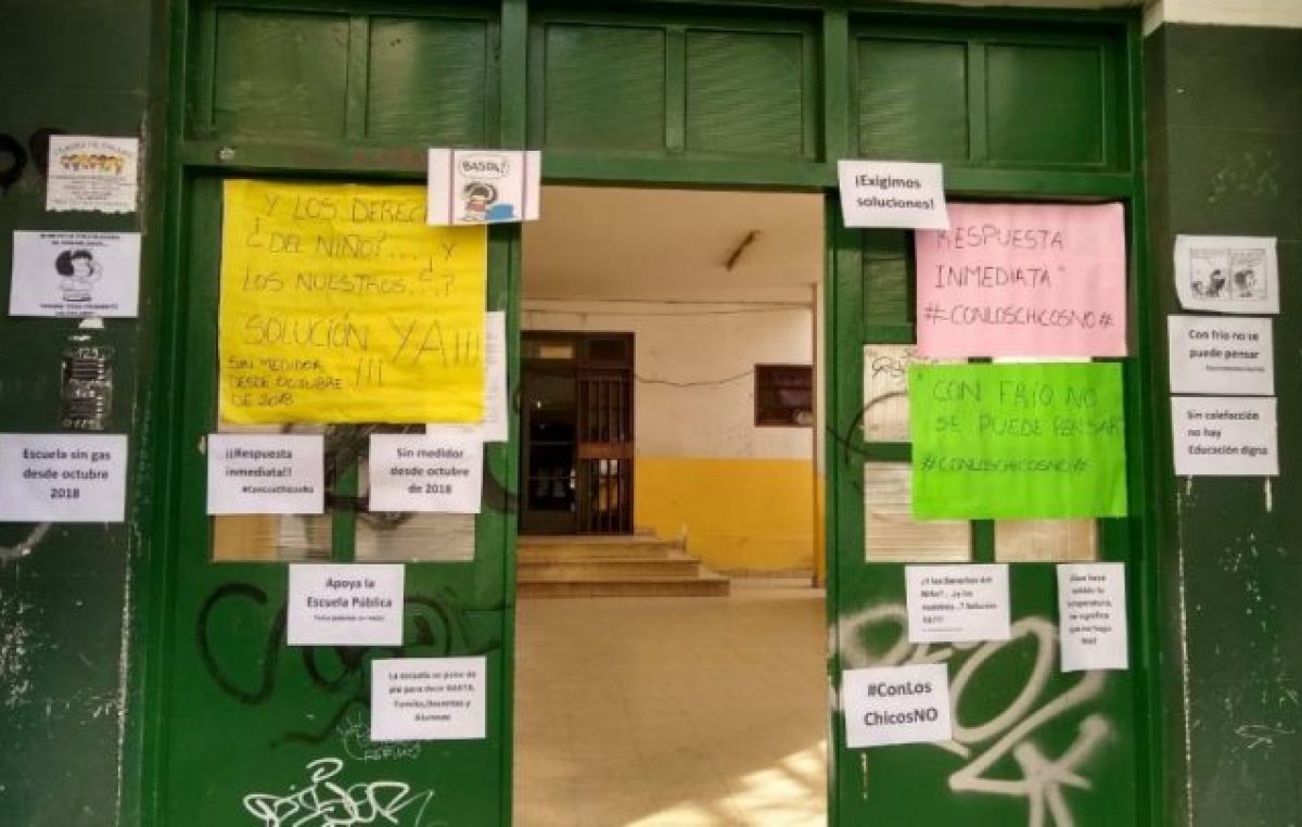 “Con frío es difícil aprender”: Siguen los reclamos por falta de gas en escuelas de La Plata