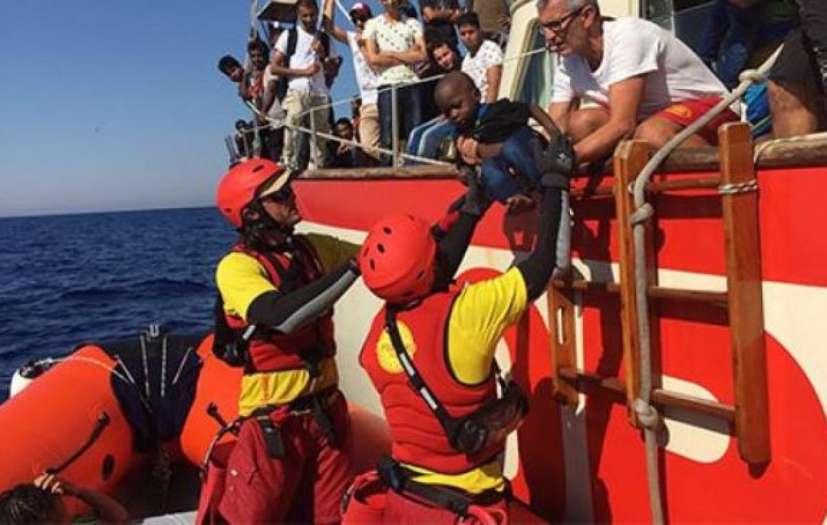 El drama de los migrantes: cómo es un día de rescate en el Mediterráneo