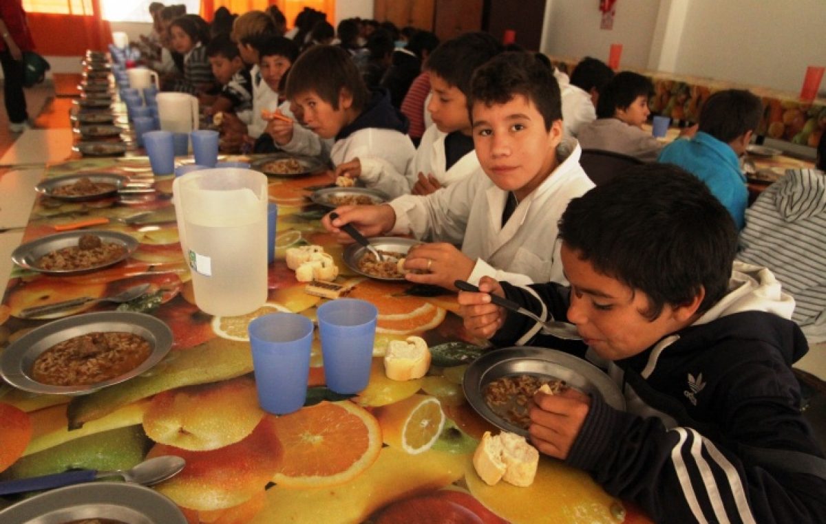 El 40 por ciento de los niños del Conurbano asiste a comedores y el 15 por ciento pasó hambre