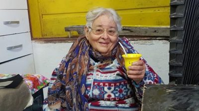 Doña Mecha, a sus 79 años abrió un merendero en Río Primero