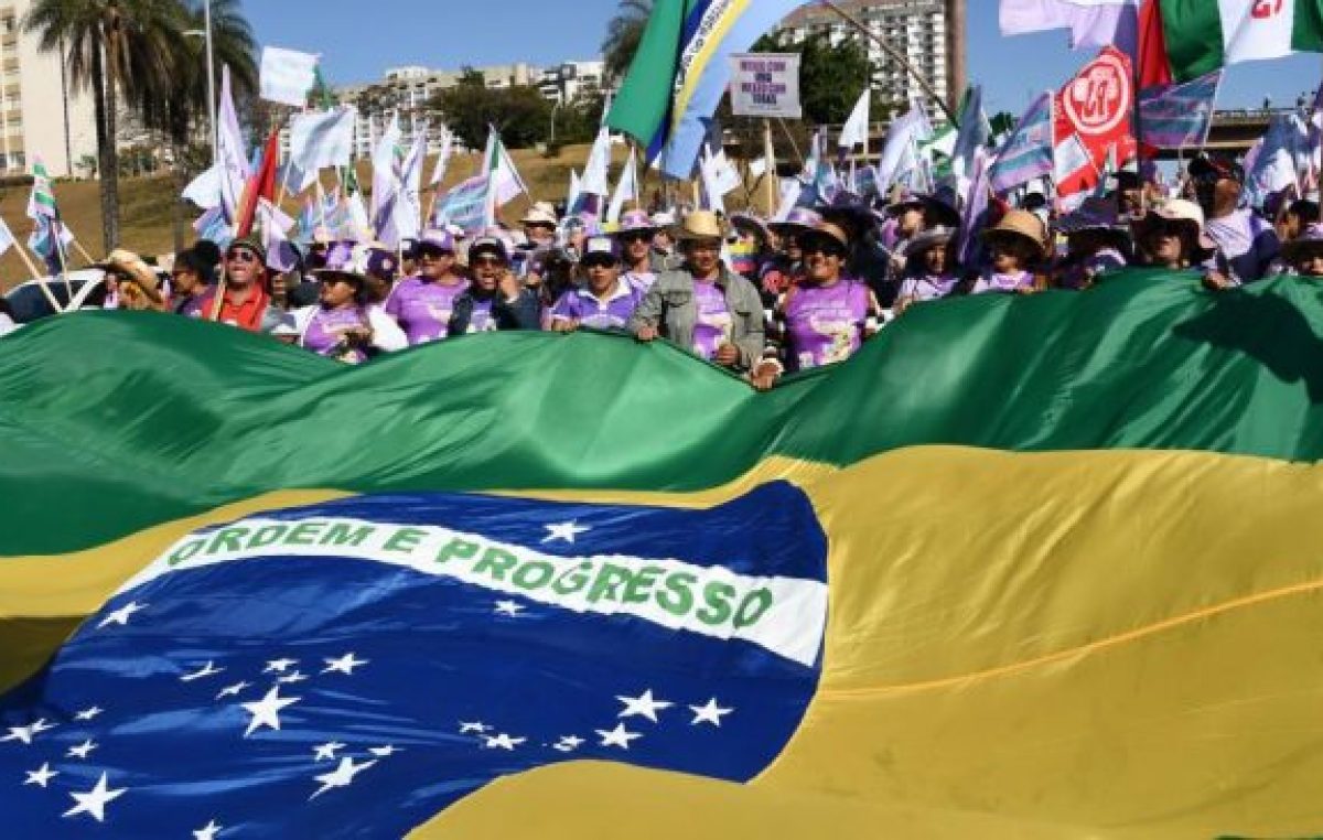 Lula respaldó la marcha de las mujeres en Brasilia