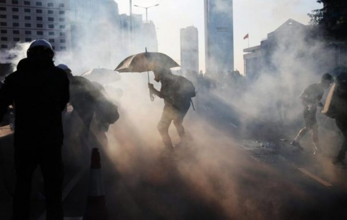 Choques, manifestaciones y huelga general en Hong Kong