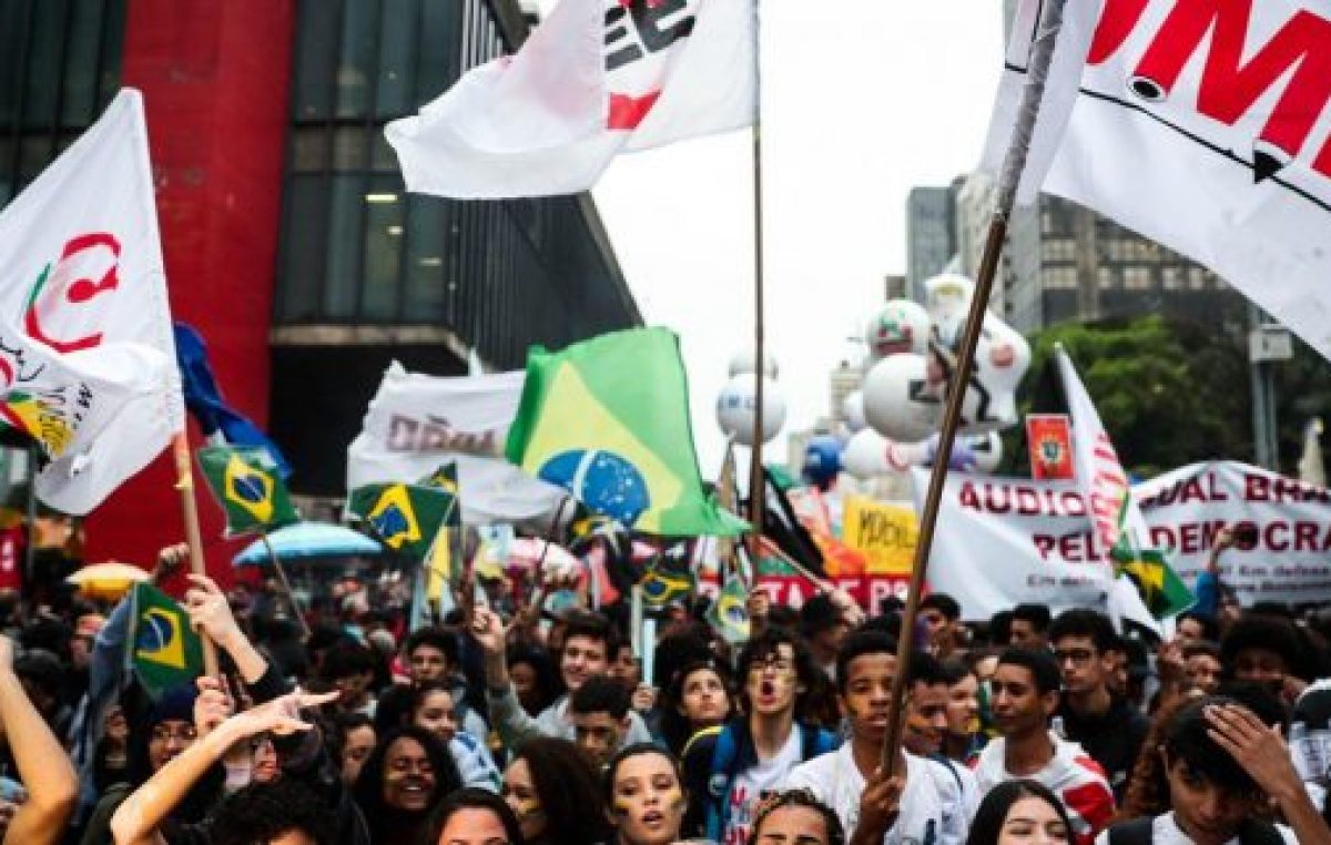 Protestan en todo Brasil contra los recortes de Bolsonaro a la educación