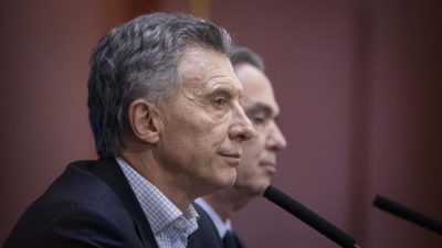 Miles de intelectuales le reclaman a Macri que «respete la democracia»