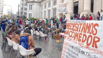 Rosario: Cada vez más estudiantes piden becas para no tener que dejar la universidad
