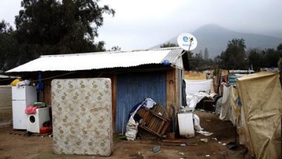 El «milagro» chileno en duda; crecen las villas miserias