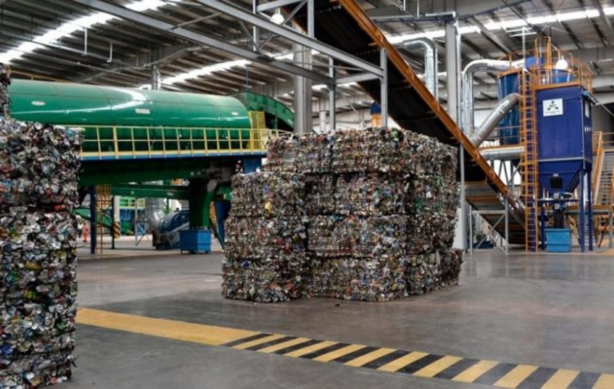 La letra chica: por qué ambientalistas señalan que el decreto de Macri permitiría la importación de basura