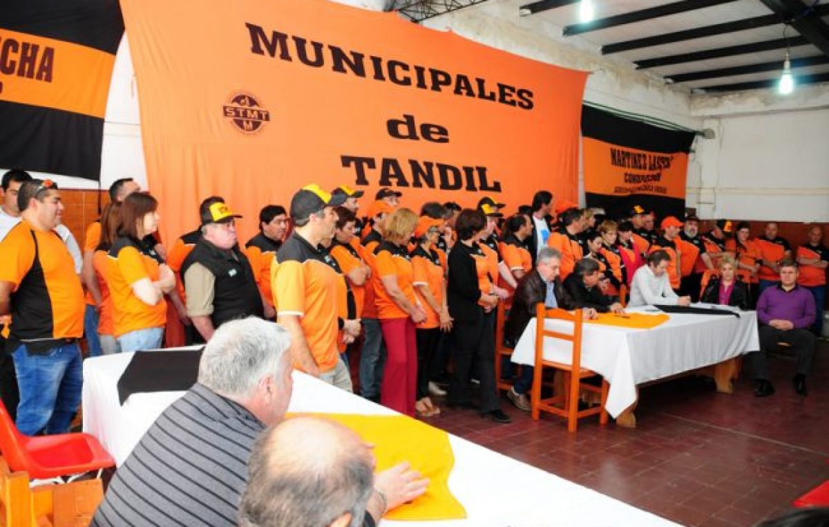 Trabajadores municipales de Tandil continúan su reclamo por el bono